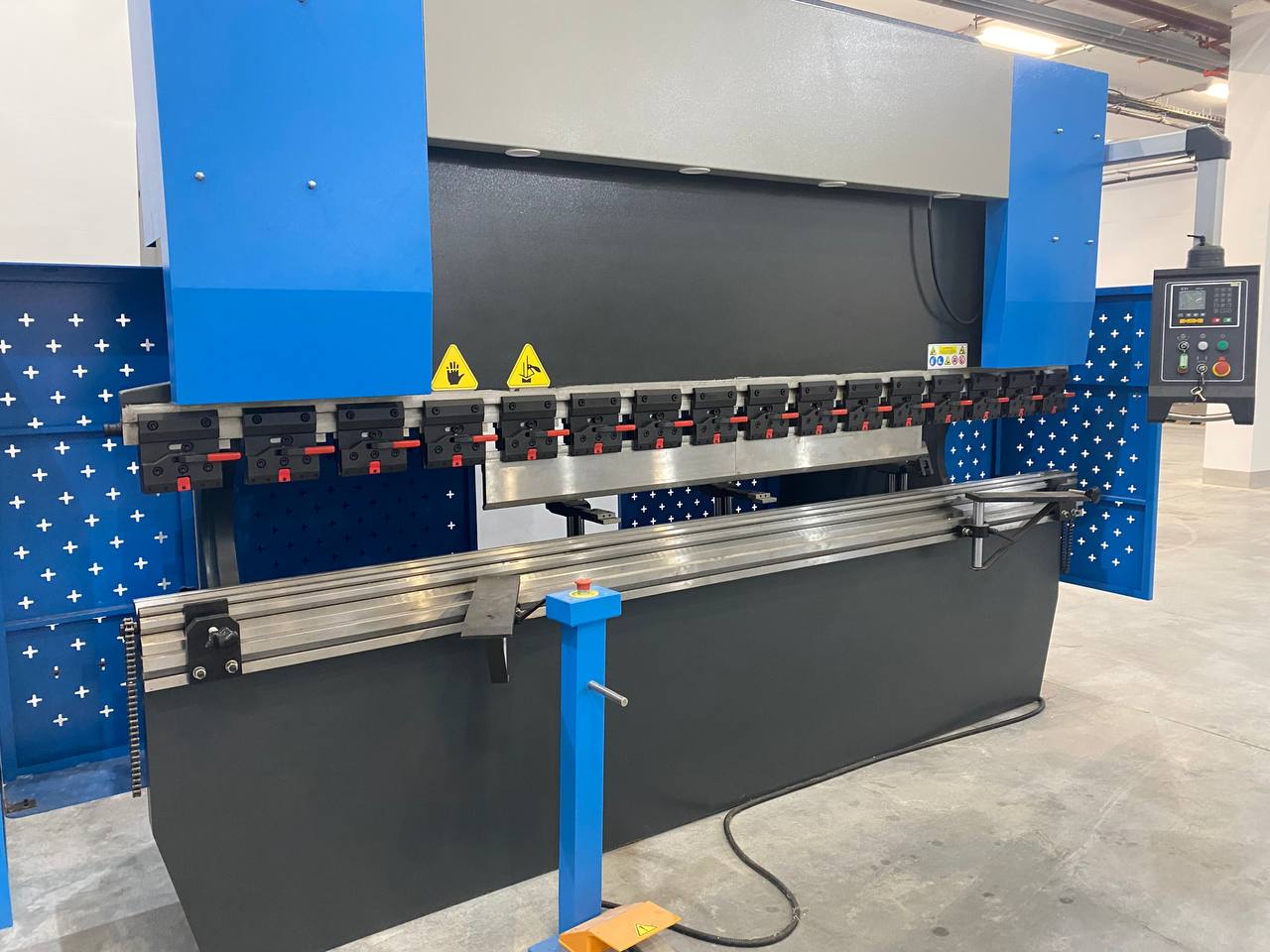 Гибка корпуса промышленного оборудования