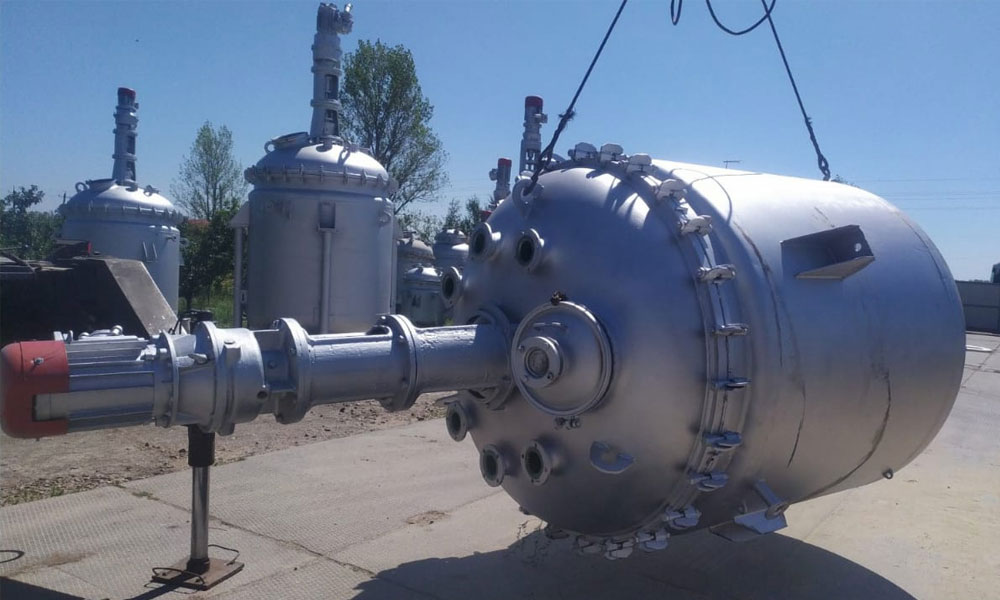 Реактор с перемешивающим устройством