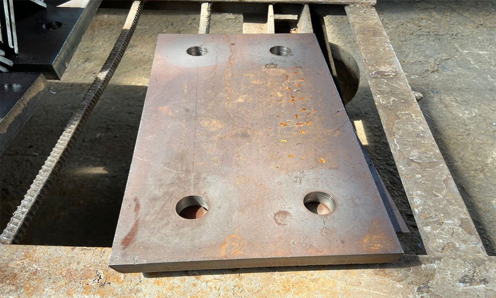 Пластина из листовой стали