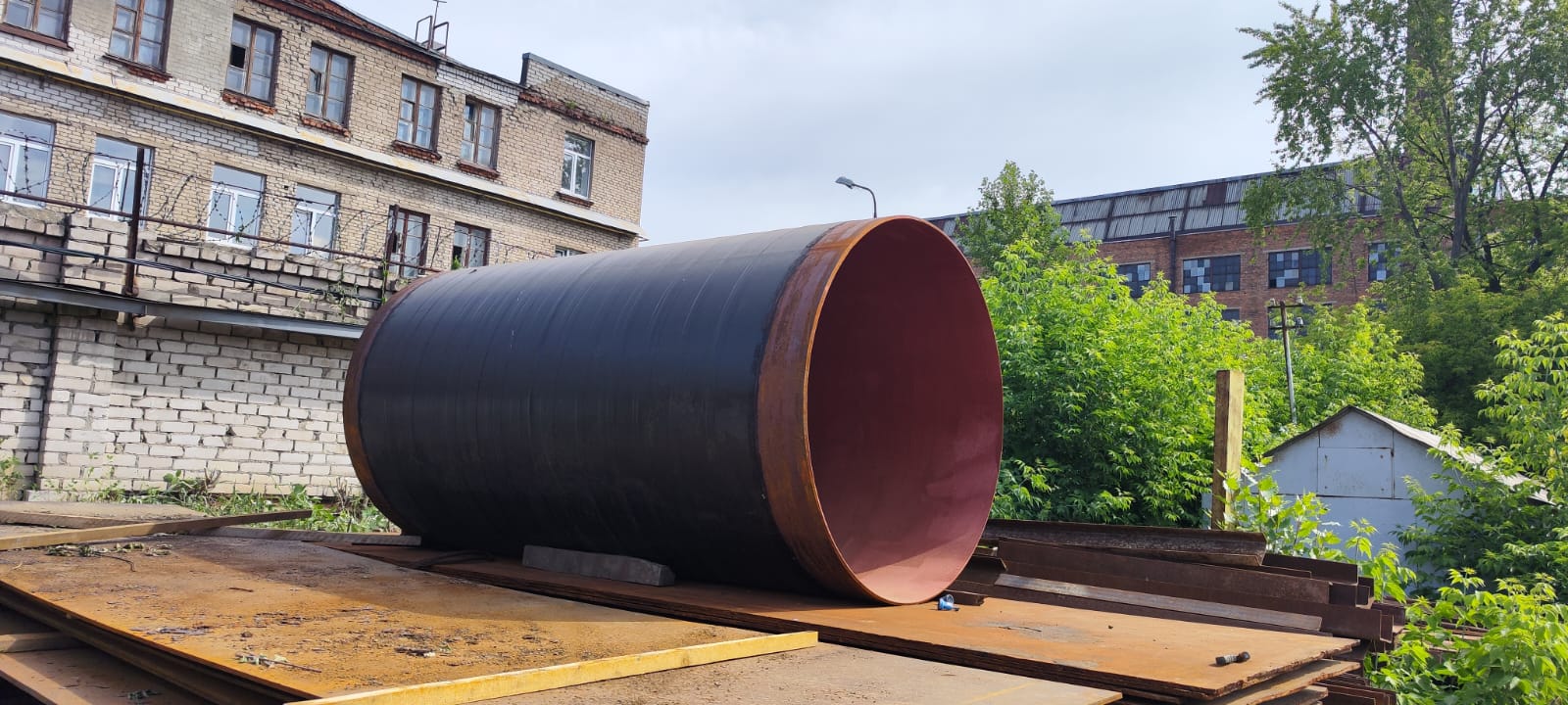 Обечайки для прокладки коммуникаций - стальные обечайки и трубы‑футляры под дороги и сети