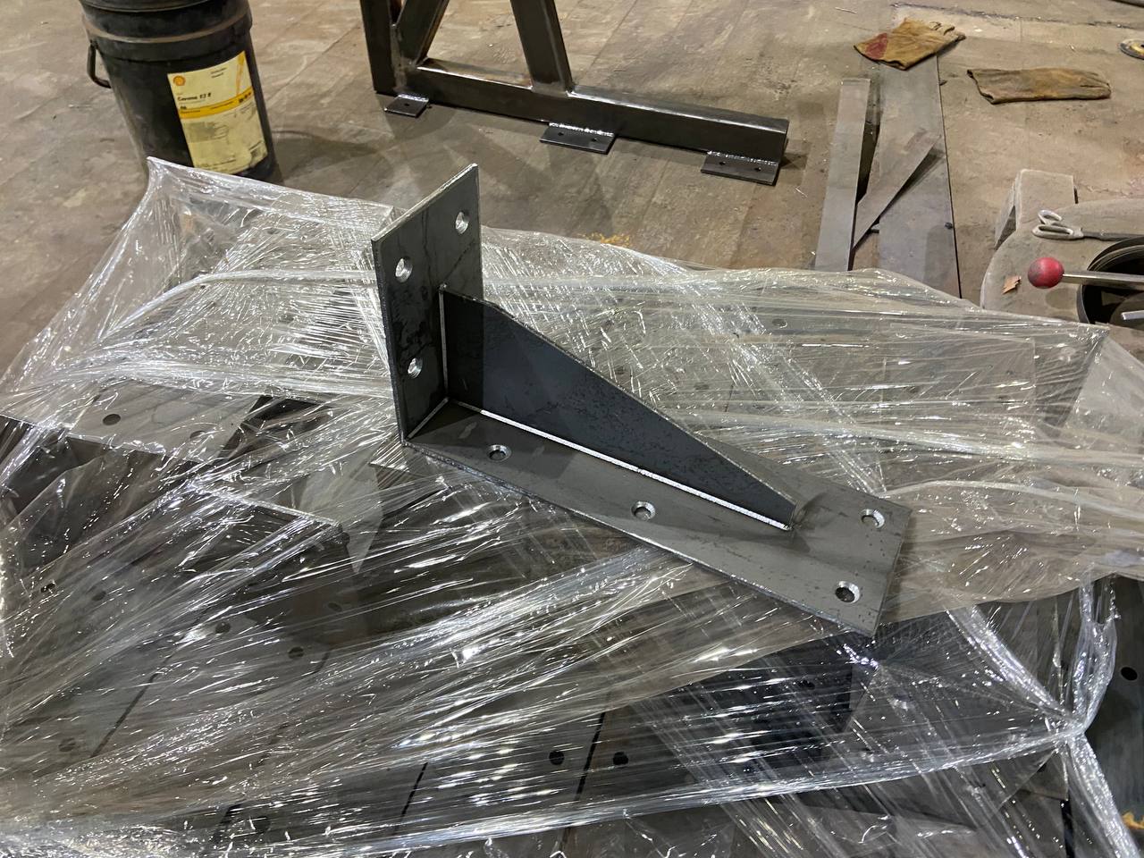 Изготовление кронштейнов Ст3 с лазерной сваркой — Проект компании Инвест Сталь | Москва